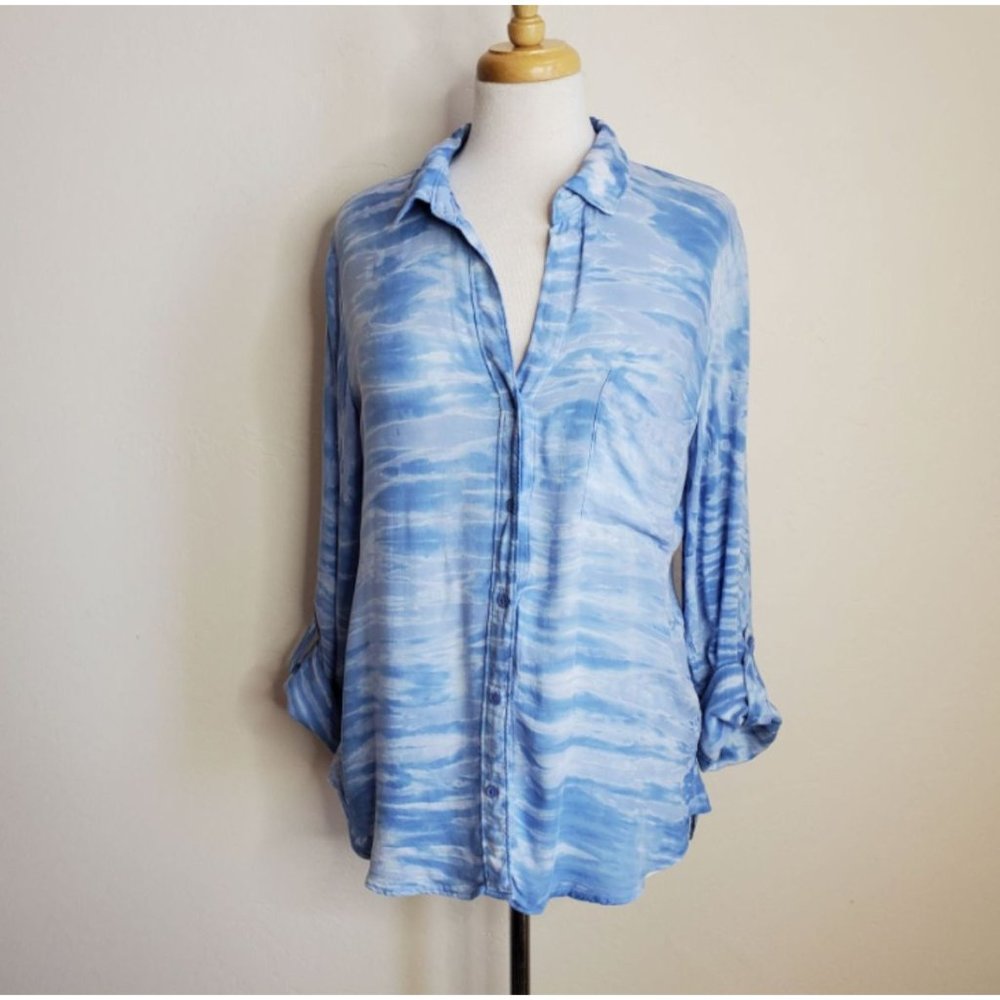 Cloth & Stone Size M tie dye cloud blue white button down long sleeve top